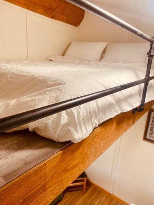 Ski-In Chalet: Private Hot Tub, Bonus Bunk House Fernie Exterior foto